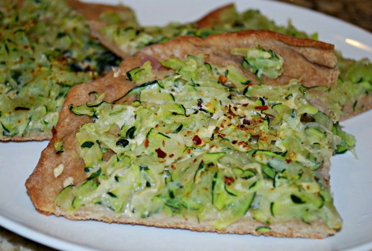 lav-carb-opskrifter-middag-courgette-pizza-vegetar