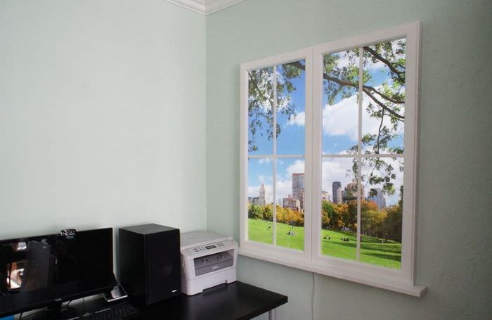 Виртуален прозорец на стената на офиса
