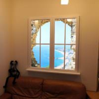 Виртуален прозорец в хола на частна къща