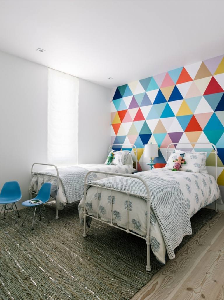 teenager-værelse-væg-design-tapet-farverige-udskrifter-trekant-mønster-farverige
