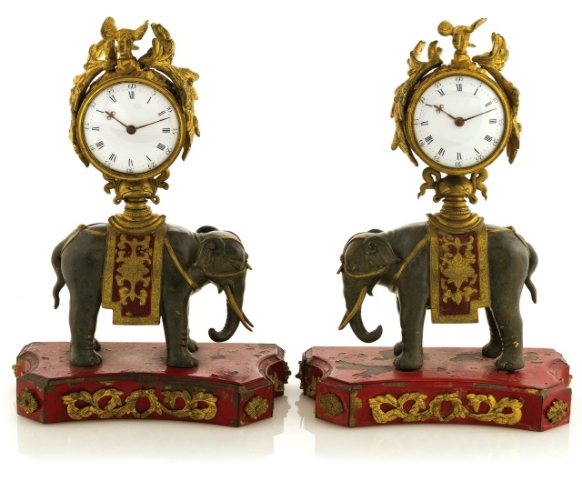 Et par kinesisk-antikke ure design bronze rød base lakerede elefanter auktion-geneva