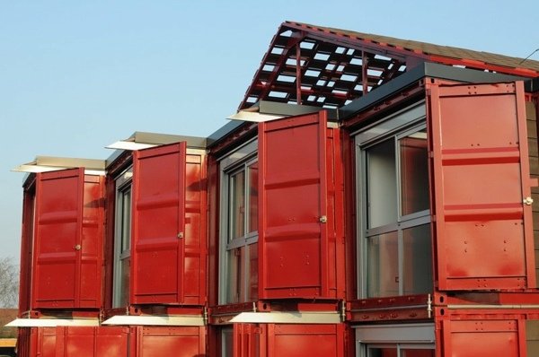 container-hus-Patrick Partouche-rød-facade