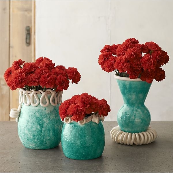 Maritime-deco-blomster-vaser-forskellige-højder-i-aqua toner-cut-blomster-bord