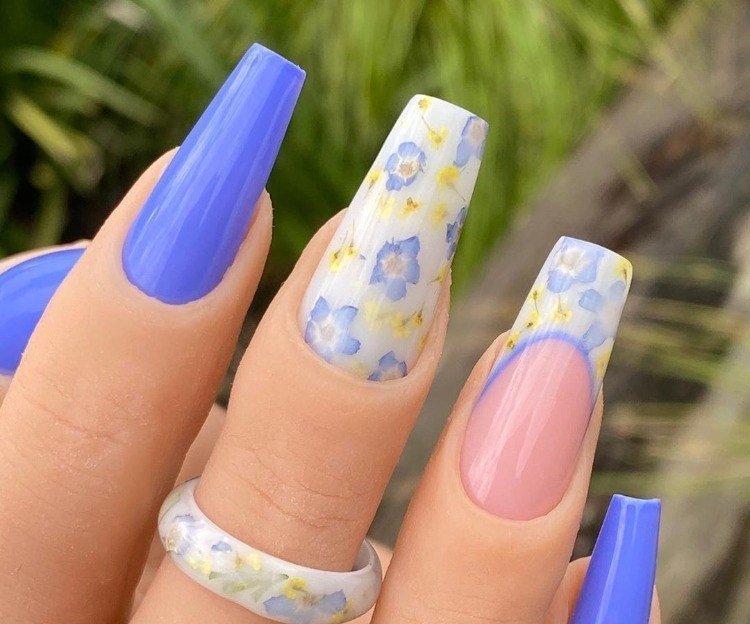 Mælk Bath Nails Nail Trend Classic Blue Color Summer Nails