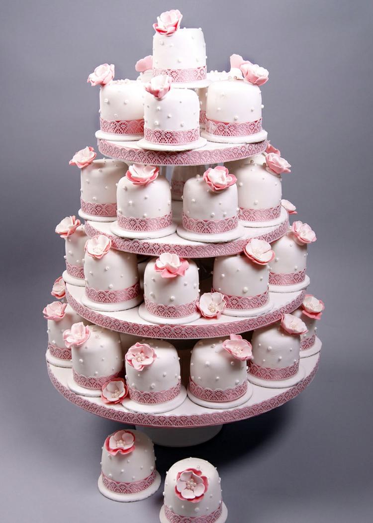 mini bryllupskage cupcakes fondant perler blomster