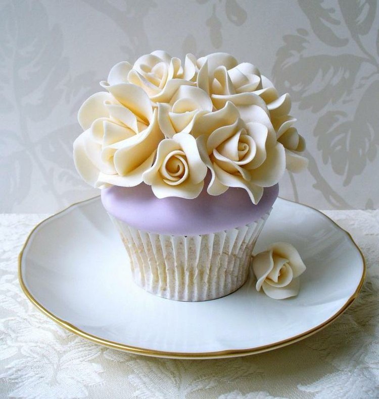 bryllupskage cupcakes lilla hætte fondant roser dekoration