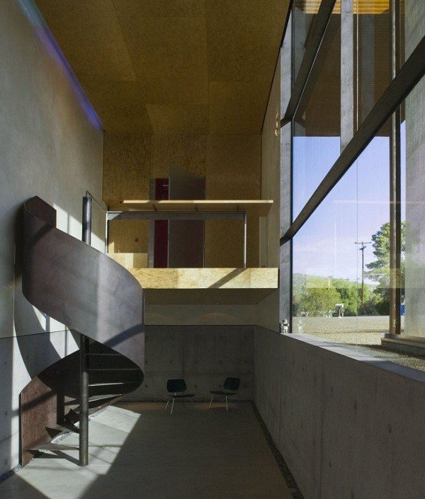 Minimalisme-i-arkitektur-vindeltrappe