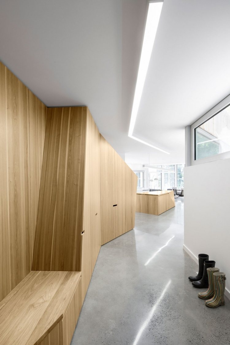 minimalistisk-levende-natur-moderne-hus-hall-væg-beklædning-træ-beton