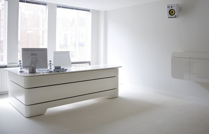 Art-deco-inspireret-skrivebord-moderne-design-hvid