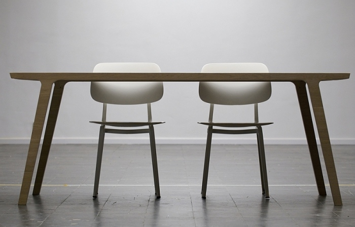 Møbler-i-hvid-designer-spisebord-stole-minimalistisk-hjem