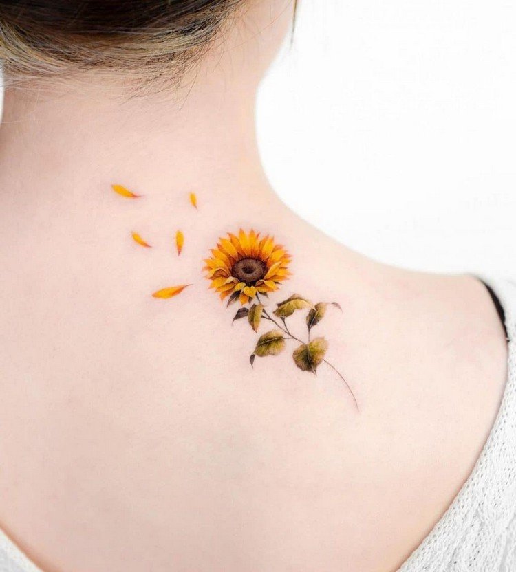 Solsikke tatovering, der betyder minimalistiske tatoveringer til kvinder