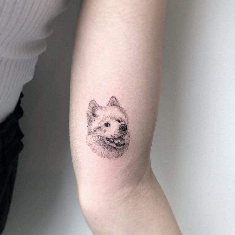 Tatoveringshund minimalistiske små tatoveringer med mening