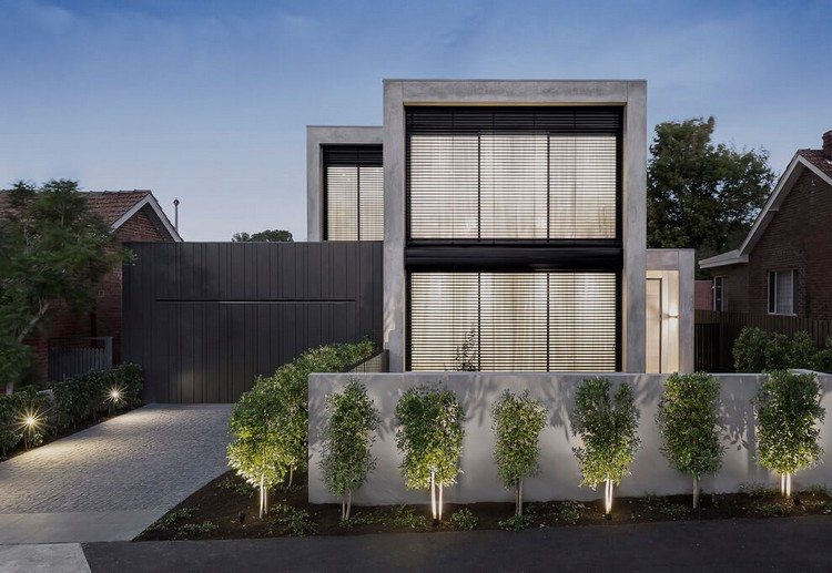 beton-hus-minimalistisk-beton-ramme-beton-væg-planter-belysning
