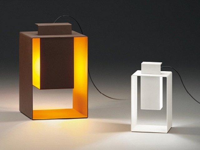 Gulvlampe PORT formet som en lanterne havelampe design Josep Lluís-Xuclà-Vibia