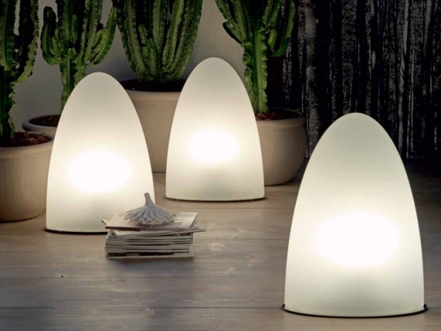 Havebelysning lysdesign TIbey polyethylen gulvlampe diffust lys led Cattelan-Italia