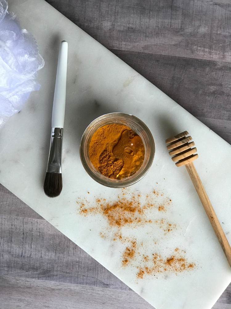 gurkemeje maske opskrift simpelthen citronsaft honning fjerne pigmentpletter