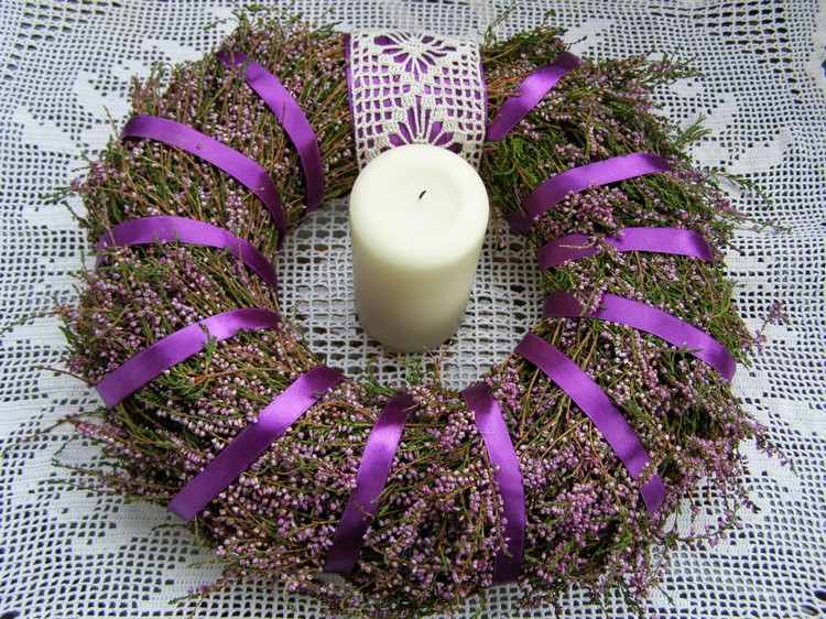 lyng-lyng-efterår-dekoration-krans-mørkt lilla-satinbånd
