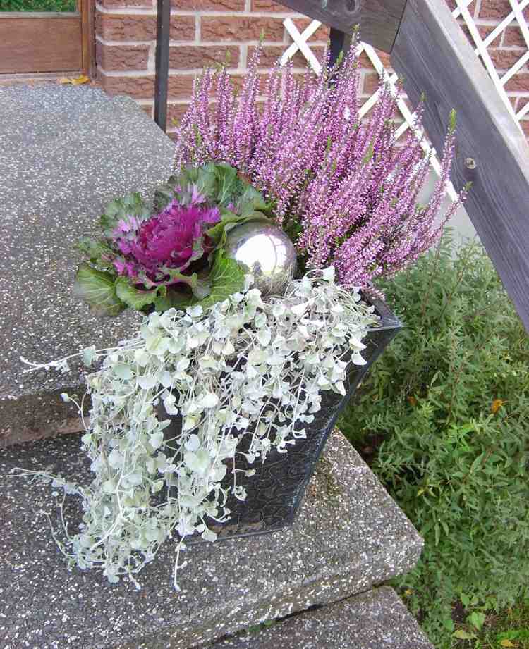 erika-lyng-efterår-deco-terrasse-planter-sølv-kugle