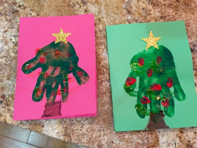 julehåndværk håndaftryk maling juletræ julekort