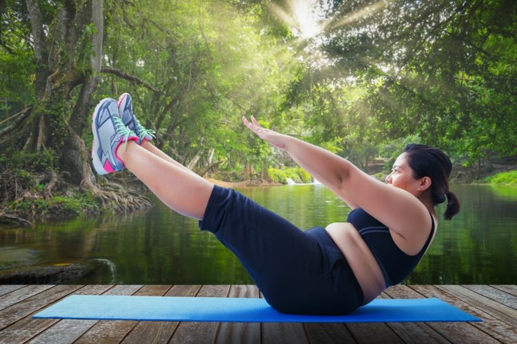 yoga til slankeøvelser natur kvinde overvægtig