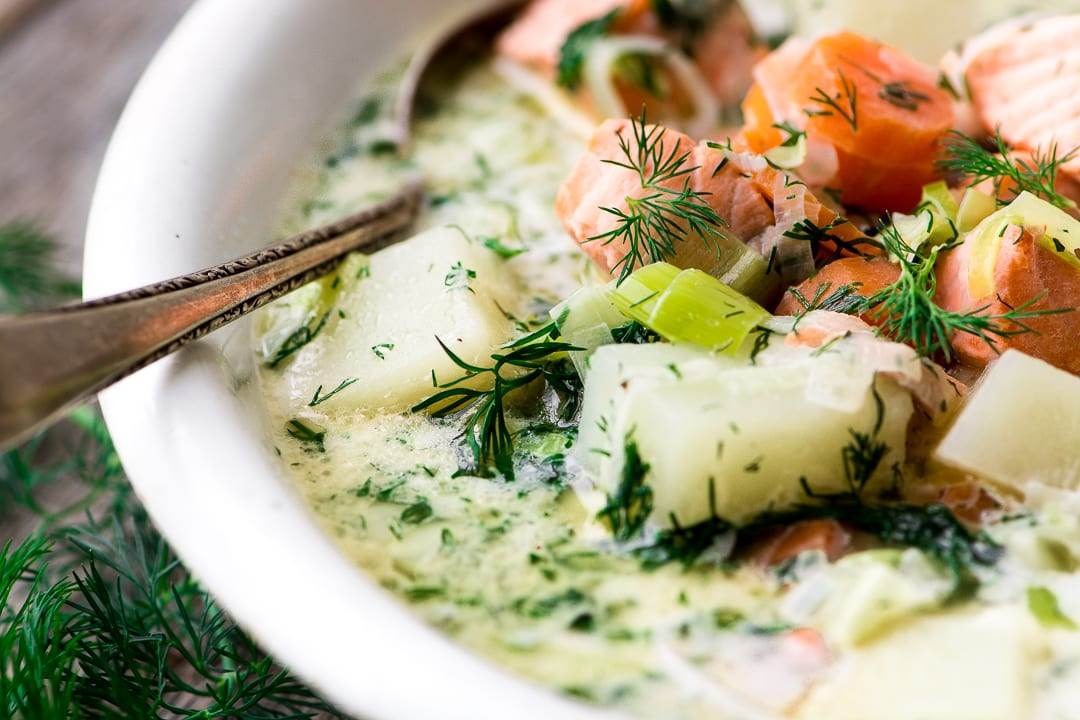 Midsommer fiskesuppe svensk opskriftsmenu