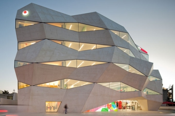 Vodafone kontorbygning Portugal asymmetrisk facade