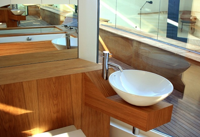 atmosstudio lejlighed træ badeværelse glas spejl