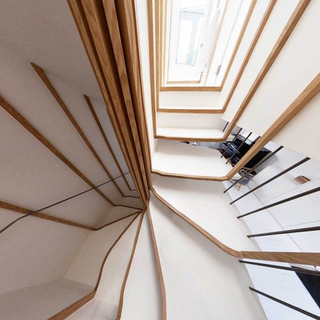 Moderne duplex lejlighed trapper design træ hvid