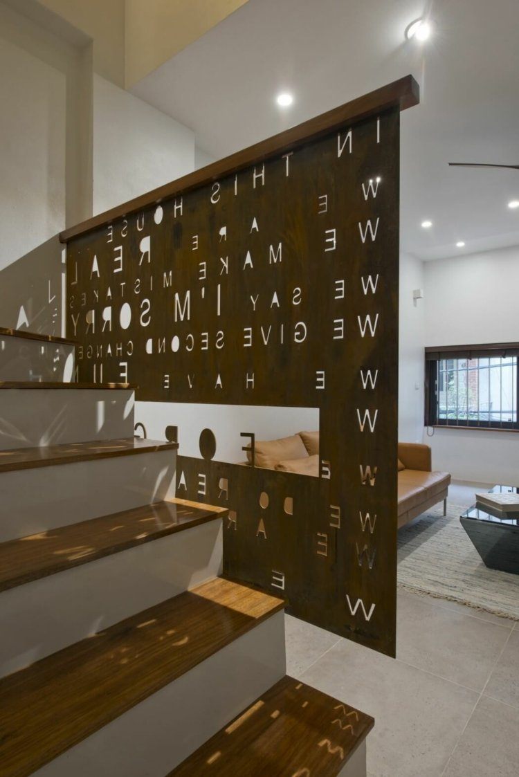 Moderne rumdelere corten stål-kunst-bogstaver-trappe-gelænder-stue