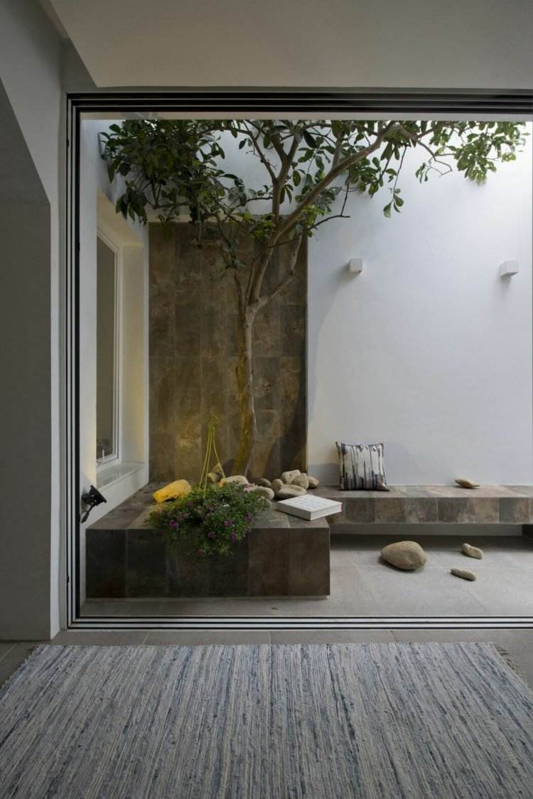 Moderne-værelse-divider-tag-terrasse-mini-have-træ-bænk-sten look