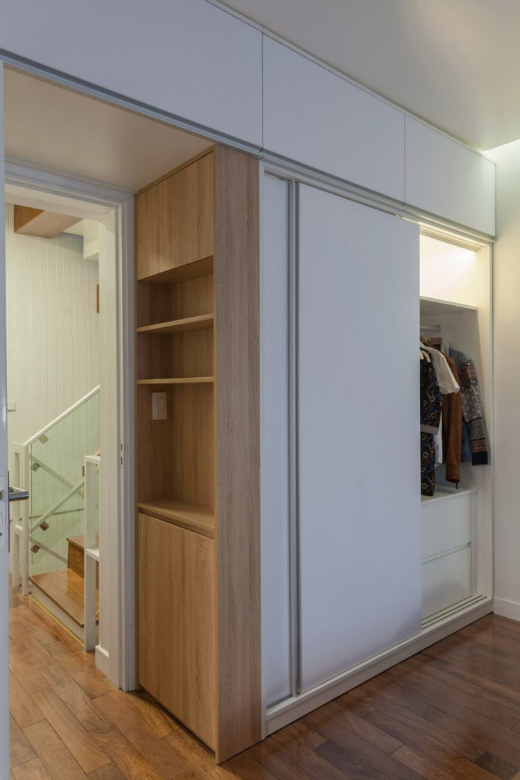 Moderne-værelse-skille-trapper-hus-væg-garderobe-hvidt gulvbræt