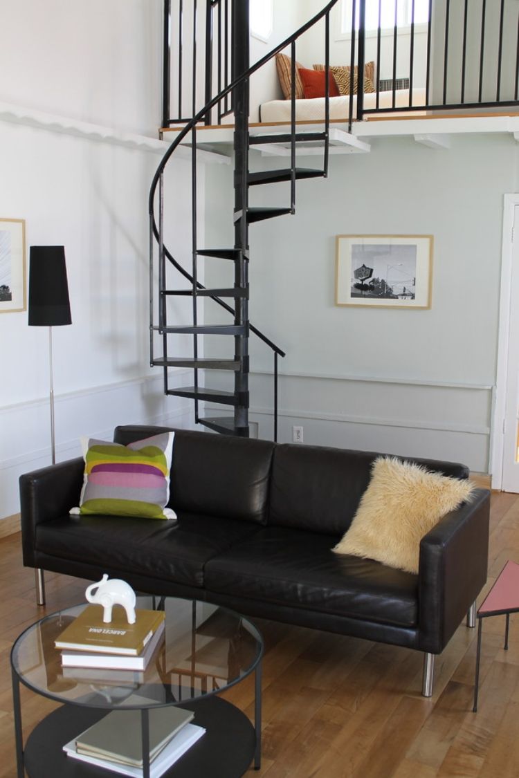moderne-vindeltrappe-sort-stål-stue-soveværelse