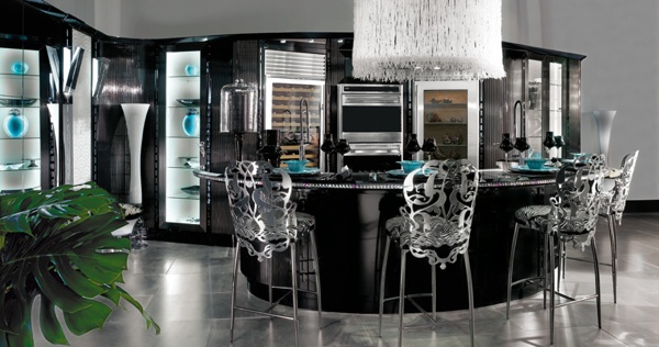 sort-køkken-glas-skab-blå-dekoration