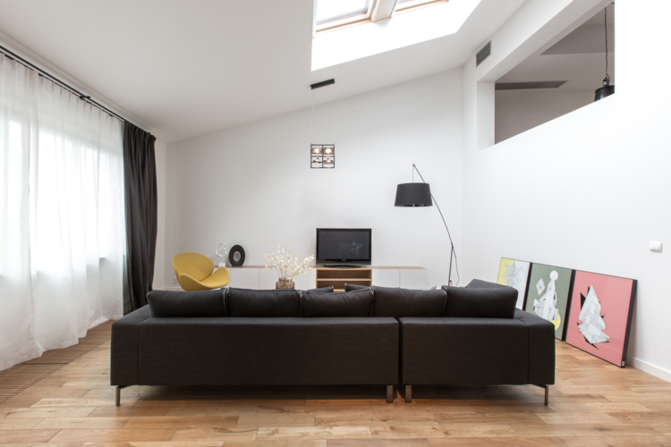 moderne stue lædersofaparket sort skråt tag design