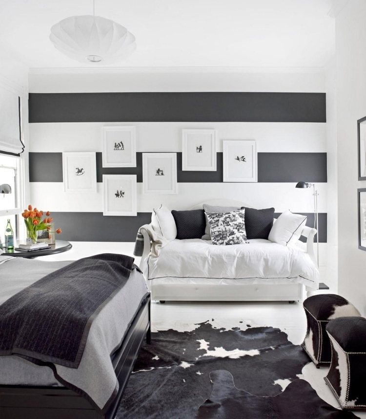 vægdesign-sort-hvid-soveværelse-sofa-billeder-striber-pels-tæppe