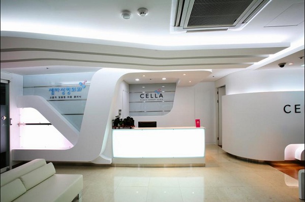 moderne kontordesign - reception i Cella Klinik