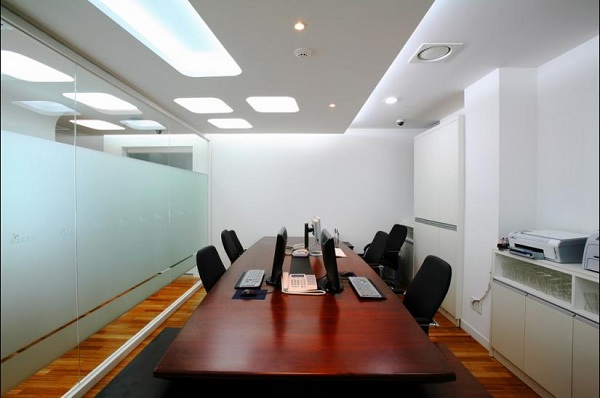 futuristisk kontordesign - Cella Clinic i Sydkorea