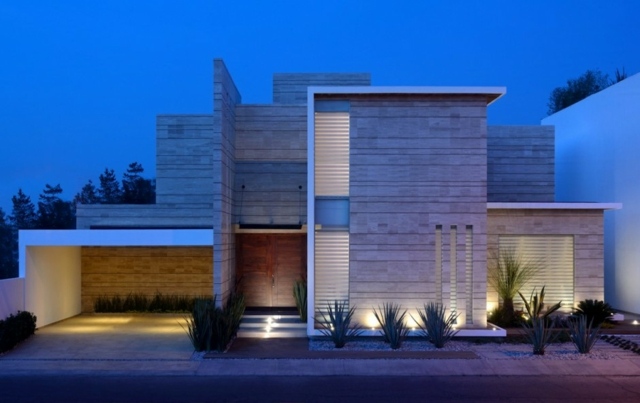 Enfamiliehus nybyggeri minimalistisk arkitektur betonblokke