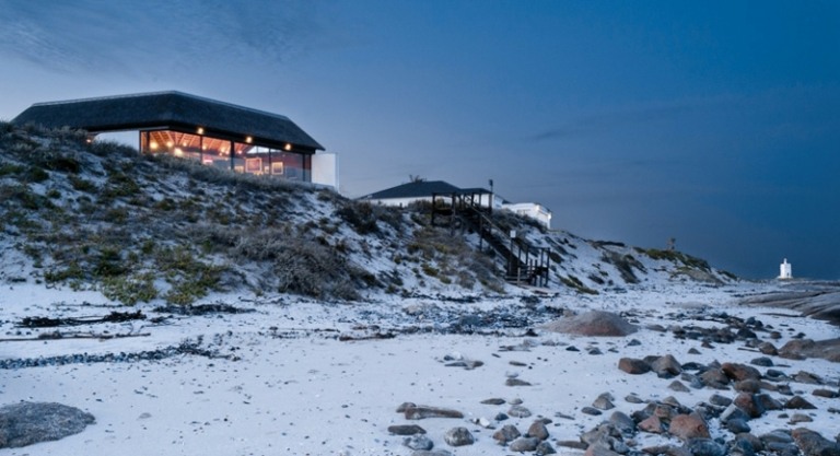 Strandhus-øvre ende af stranden i Sydafrika
