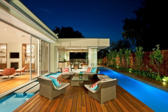 beboelseshus terrasse pool lounge møbler fortrolighed skærm