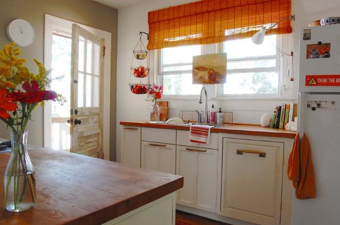 Dekorera ett modernt kök i ett privat hus