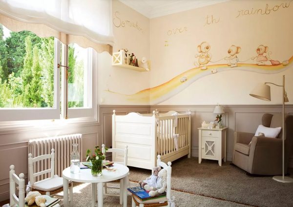 Det anbefales å bruke lyse pastellfarger for å dekorere et soverom eller barnerom.