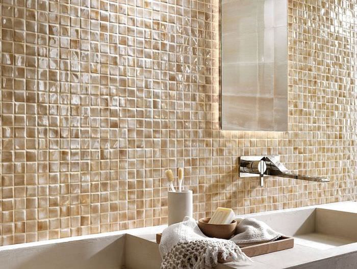 Kerámia mozaik a fürdőszoba falán