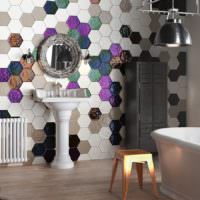 Hatszögletű kerámia mozaik a fürdőszobában