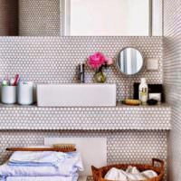 Fürdőszoba burkolat finom mozaikokkal
