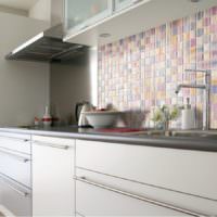 Inför ett köksförkläde med fina mosaiker