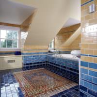 Persisk mosaikmatta på badrumsgolvet