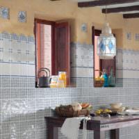 Keramiska plattor med mosaikmönster