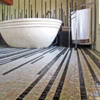 Smala linjer i badrumsmosaiker