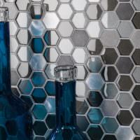 Mosaik honungskaka och glasflaskor